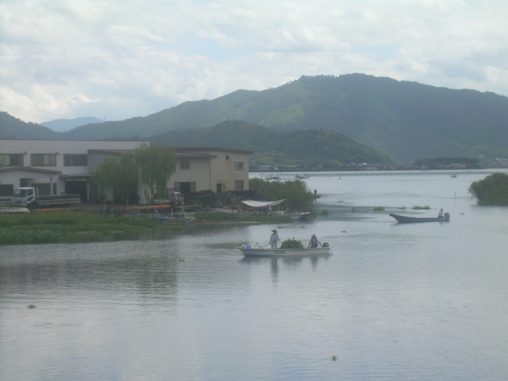 dscn0709.jpg - More of the landscape, and locals fishing, I think.