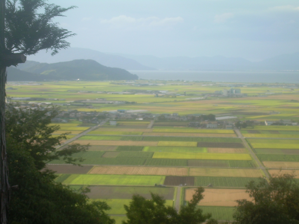 dscn0727.jpg - This is the view from the top of the mountain.