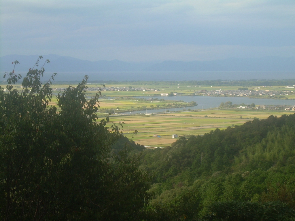 dscn0728.jpg - More of the view.  The lake in the background is Lake Biwa, the largest lake in Japan, but you can see the mountains on the other side.