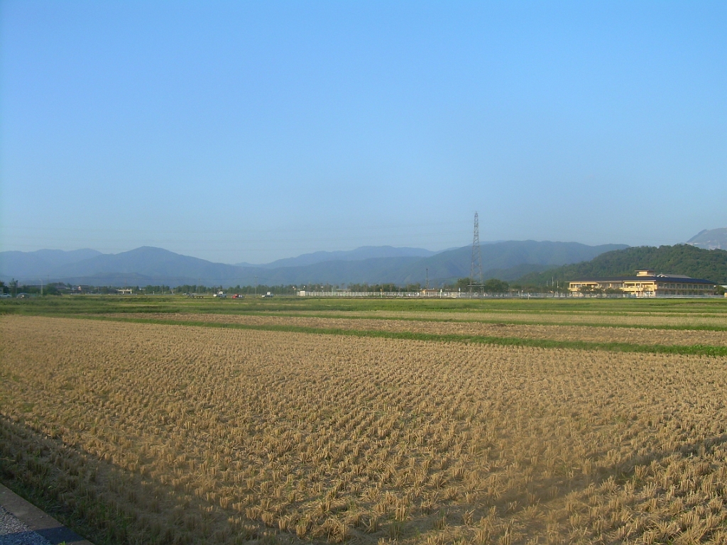 dscn0783.jpg - My visit school was an agricultural school, so I biked past many agricultural fields to get there.