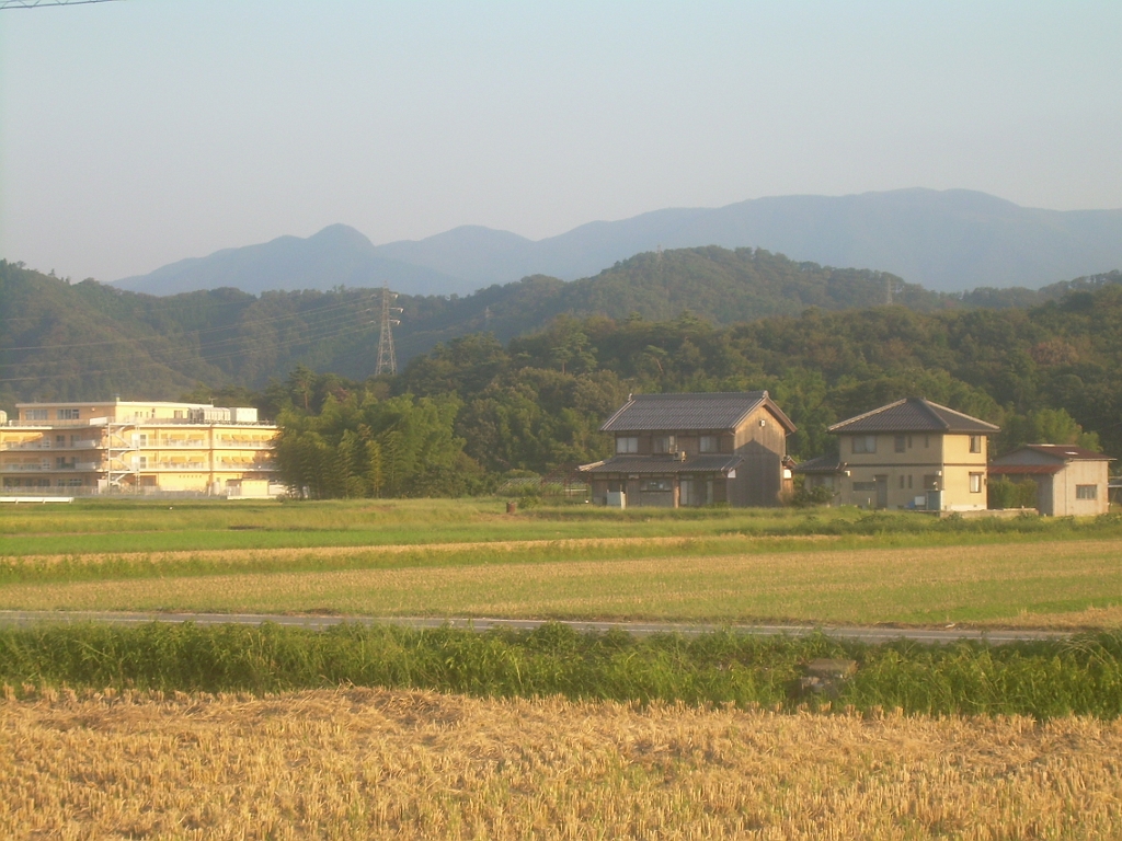 dscn0784.jpg - These are farmers' houses, I imagine.