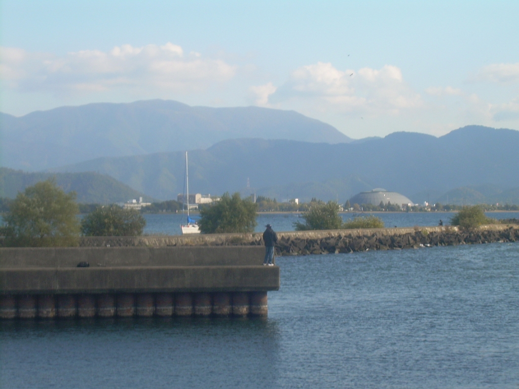 dscn0835.jpg - In the background, you can see the Nagahama Dome, which hosts some rather important national high school sports games.