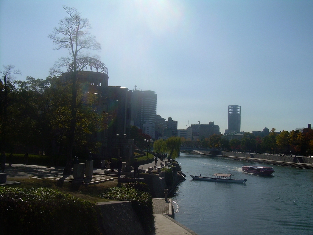 dscn0900.jpg - This is the famous  genbaku doomu  (Atom Bomb Dome).