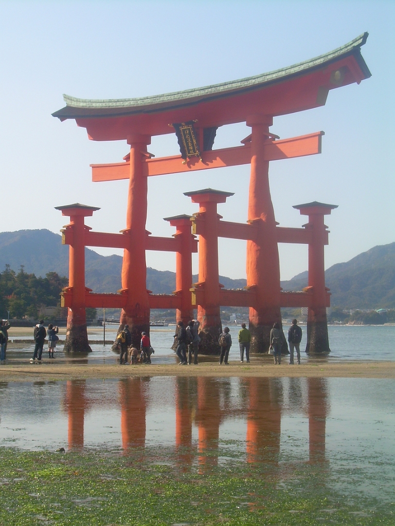 dscn0914.jpg - You could walk up to the gate during low tide.