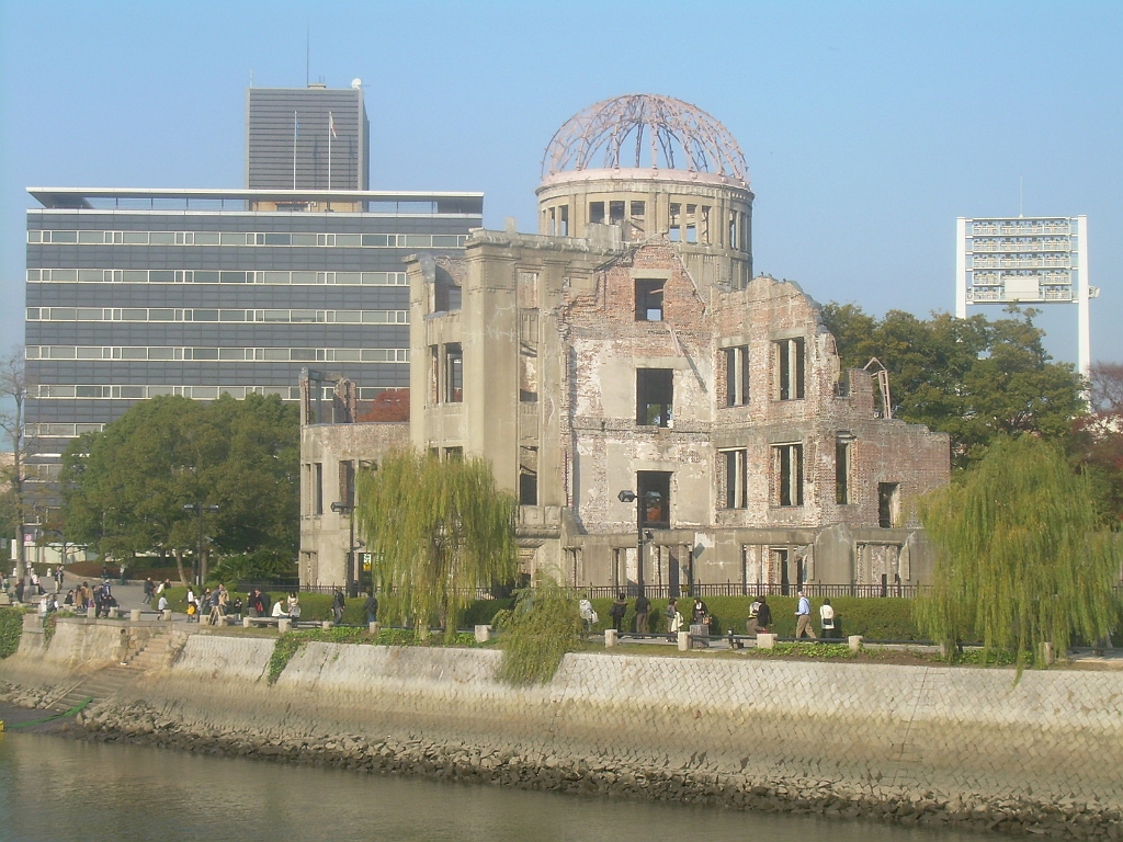 dscn0973.jpg - Here's a better view of the Atomic Bomb Dome.