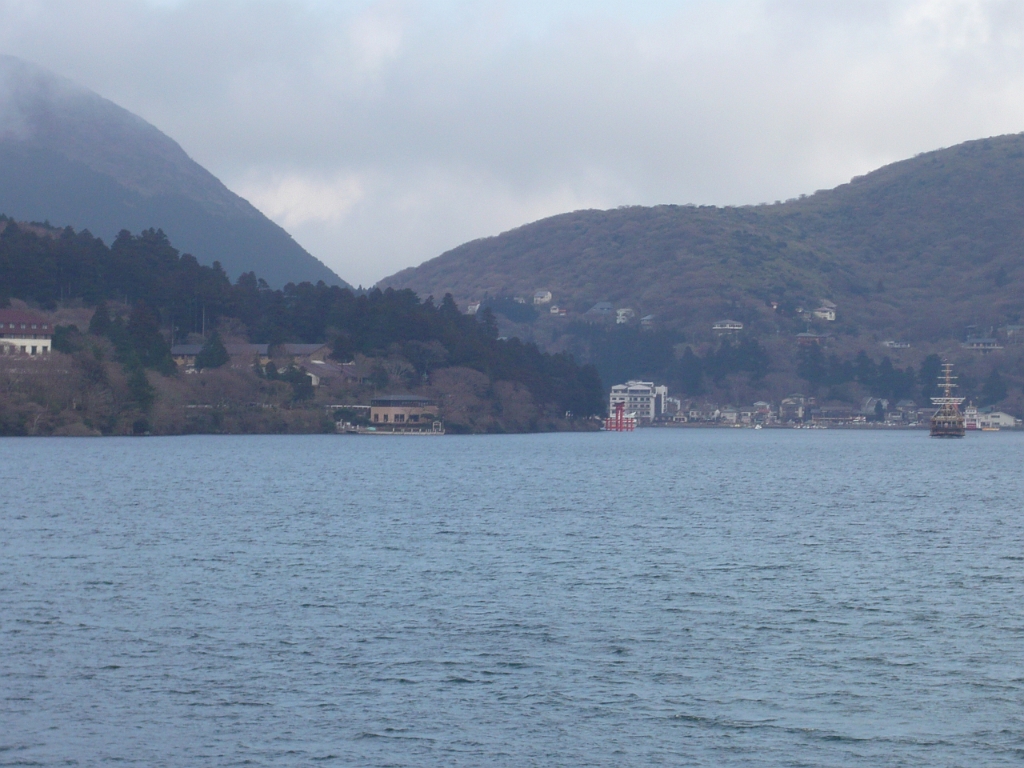 p1000053.jpg - This is 芦ノ湖, Lake Ashi, with a famous torii gate just visible on the other side.  They would often show this view live on NHK's Ohayou Nihon (Good Morning Japan), which I watched while eating breakfast.