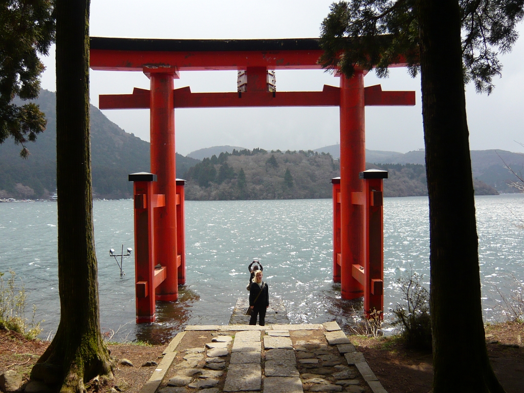 p1000068.jpg - This is the torii we saw from the other side of the lake!