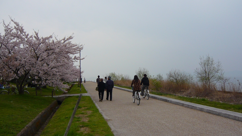 p1000147.jpg - Given the weather, doesn't it look like these people are walking/biking off into nothingness?