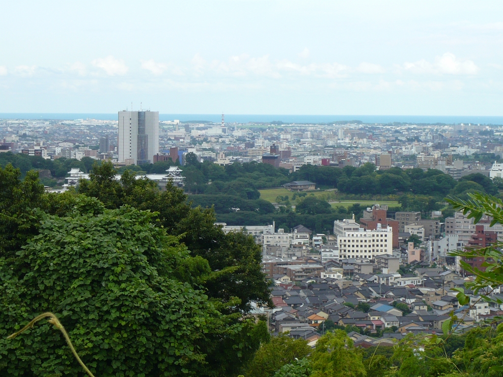 p1010820.jpg - In the distance, you can see the Sea of Japan.