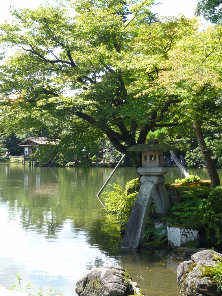 p1010832.jpg - This lantern is the symbol of Kenrokuen Garden.