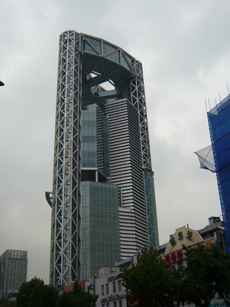 p1010932.jpg - This was just a neat building in downtown Seoul.