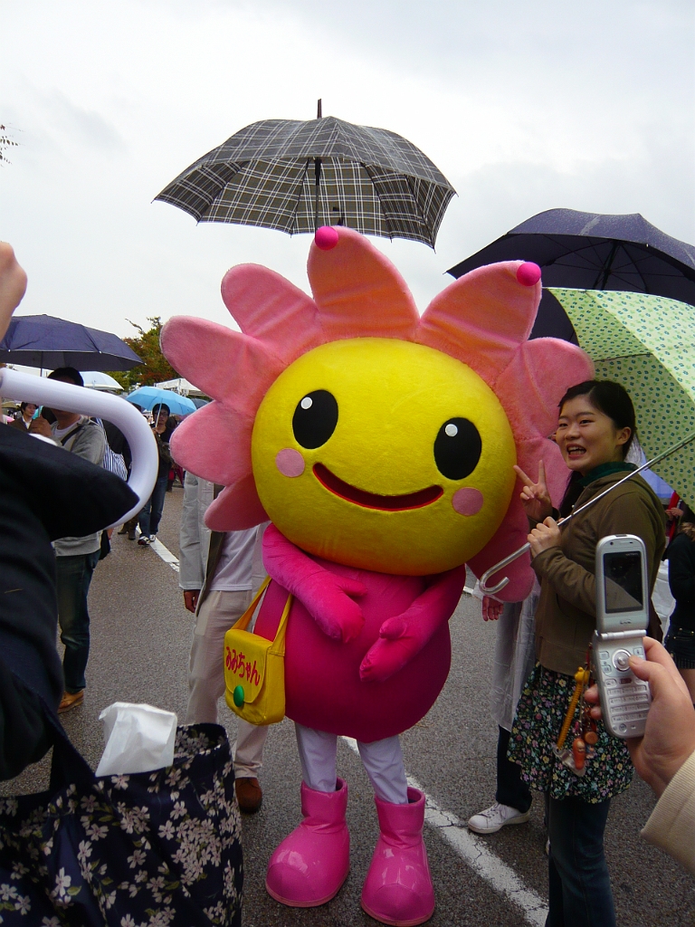 p1010959.jpg - In Hikone (a couple cities south of where I lived), there was a mascot festival.  We, of course, were morbidly curious.  Here is one of the mascots.