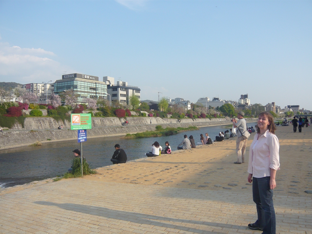 p1020238.jpg - Now we're walking along Kamogawa.