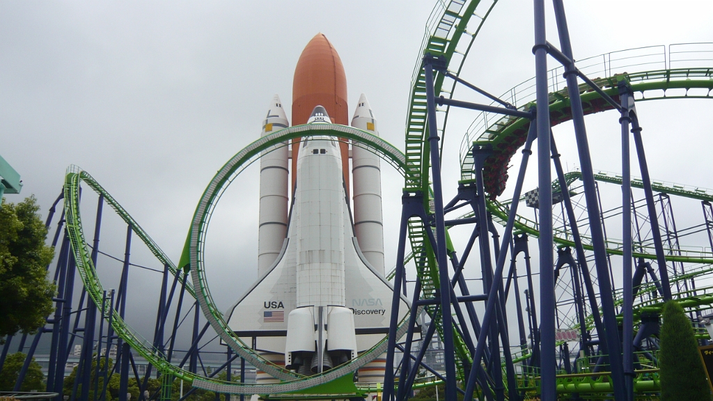 p1020542.jpg - Space Shuttle Discovery next to a roller coaster.  I like this place.