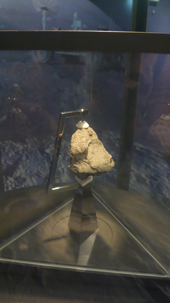 p1020553.jpg - And there it is!  TSUKI NO ISHI!!!  (I think it's funny that the first three moon rocks I ever saw were all in Japan.  Then I finally went to the Air and Space Museum.)