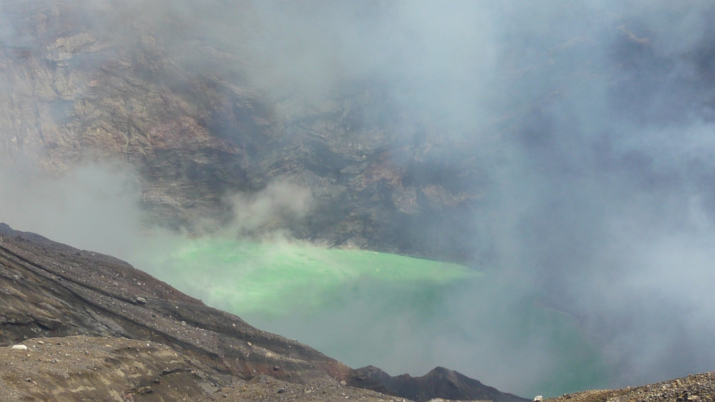 p1020626.jpg - Yep, that's inside a volcanic crater.