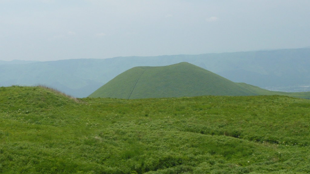 p1020657.jpg - A small crater in the Aso system