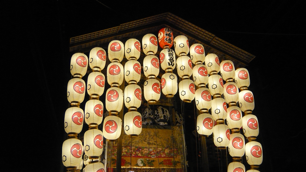 P1020754.JPG - Lanterns on a float