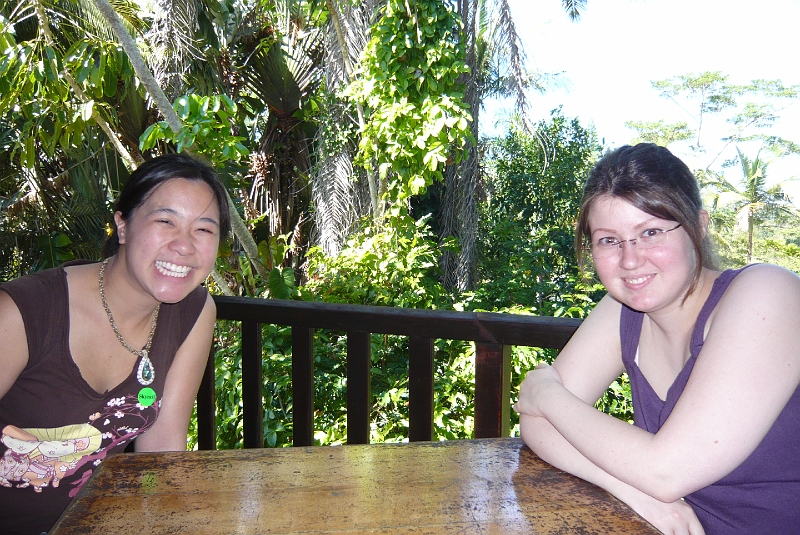 p1010119.jpg - We had lunch at on the balcony of a café in the rainforest.