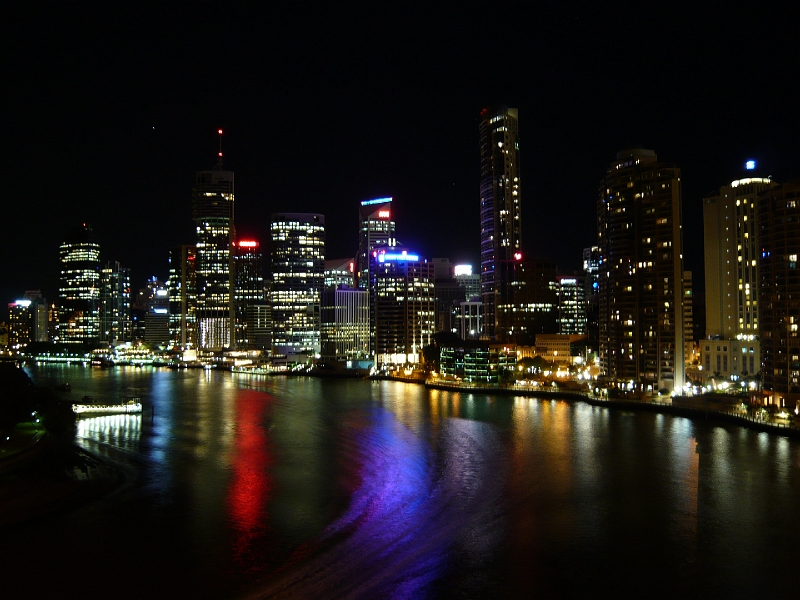 p1010314.jpg - A really nice view of the Brisbane skyline from the bridge.