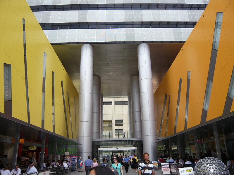 p1010349.jpg - Brisbane obviously values libraries a lot to have one this nice.  It reminds me of Minneapolis' a little bit.  Actually, Myra and I decided that the whole city was like a tropical Minneapolis.