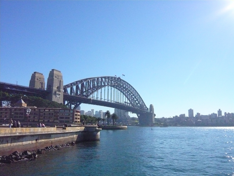 p1010499.jpg - And then up at the Sydney Harbour Bridge from the same point.