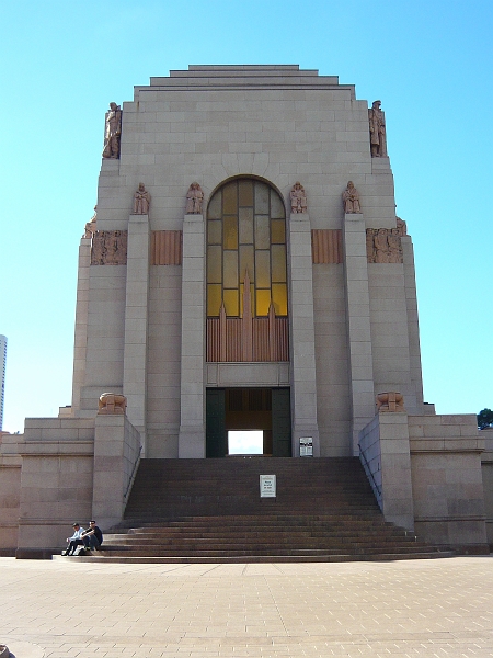 p1010571.jpg - The ANZAC Memorial.
(That stands for Australian and New Zealand Army Corps.)