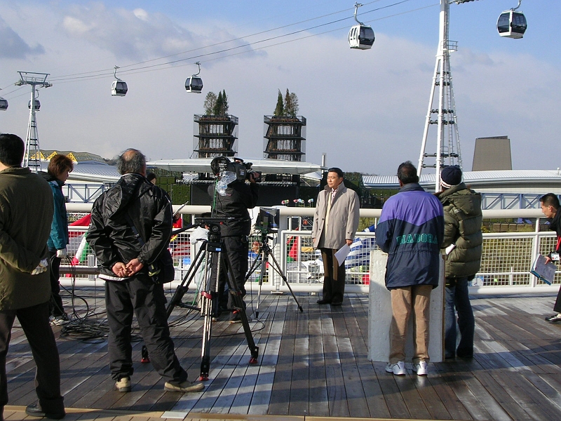 dscn0348.jpg - Shortly before the Expo opened, news crews would broadcast each morning from inside the park.