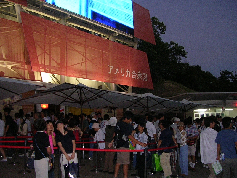 dscn0943.jpg - Everyone who's anyone wants to see the United States Pavilion!