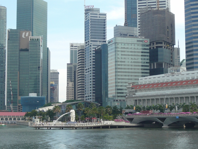 p1020394.jpg - Here you can see Merlion Park, with the Merlion fountain.  The half-lion half-fish creature is the symbol of Singapore.