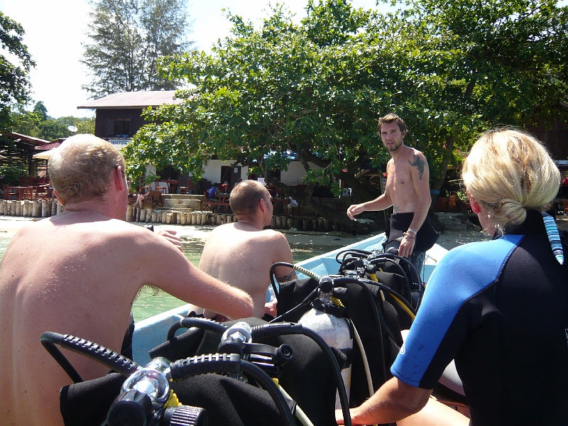 p1020445.jpg - Our scuba diving crew
